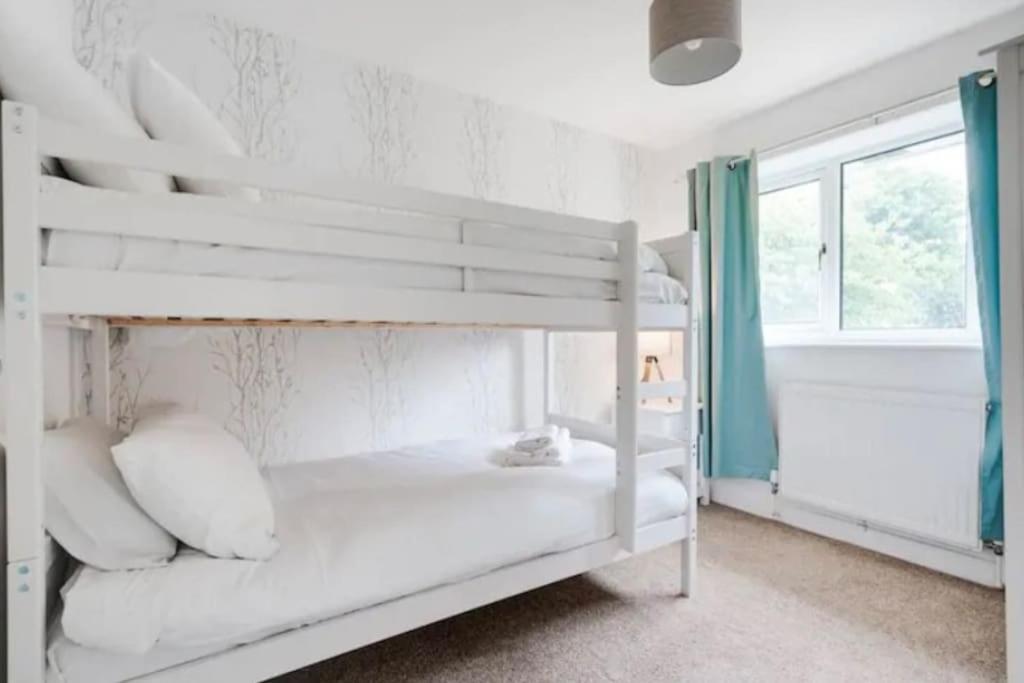 New Build House Near Trafford Centre With Drive Manchester Zewnętrze zdjęcie