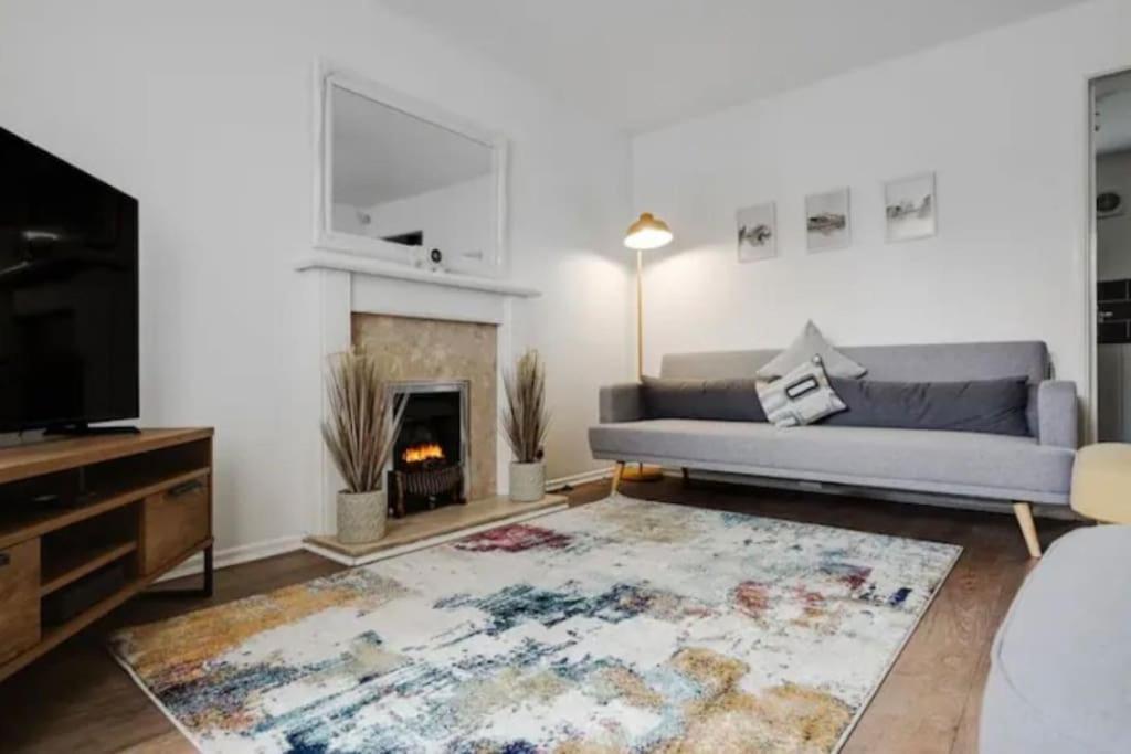 New Build House Near Trafford Centre With Drive Manchester Zewnętrze zdjęcie